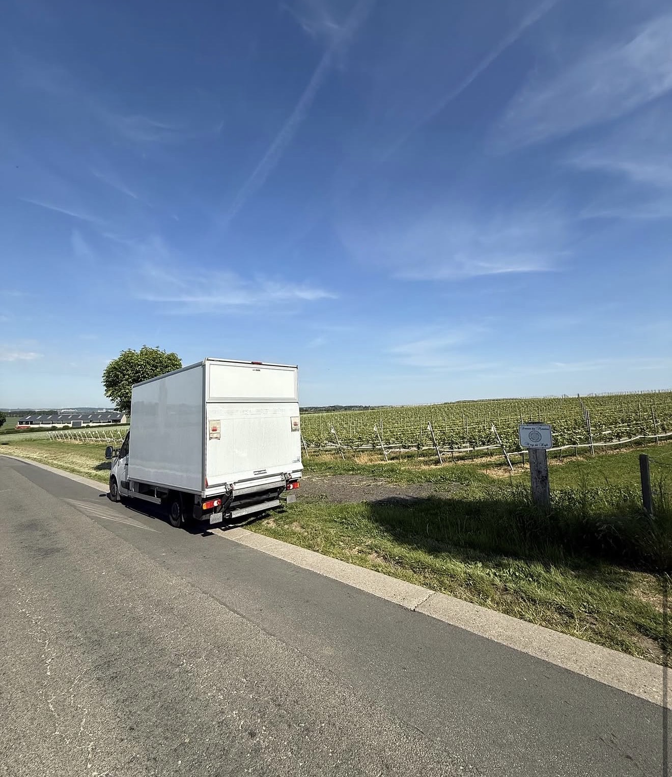 MWV Transport voertuig onderweg in het landschap